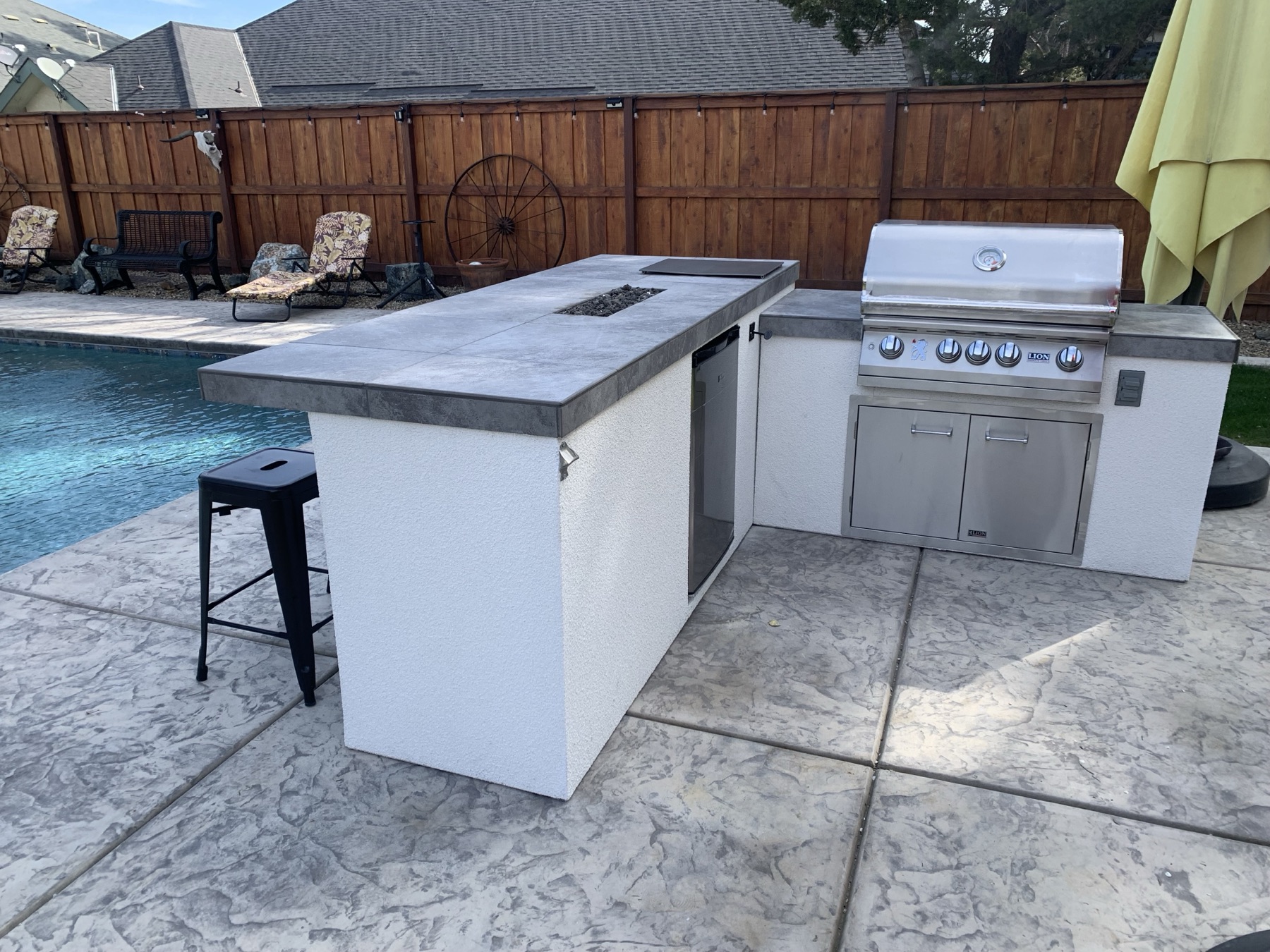 2-Piece L-Shaped Island, a Just BBQ Grills built-to-order outdoor kitchen
